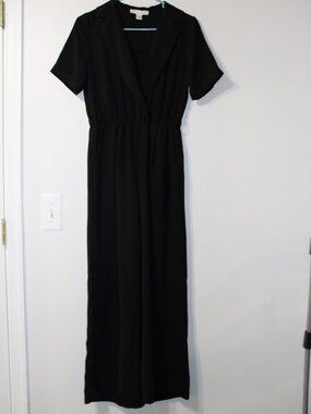 Monteau Los Angeles Solid Black V-Neck Short Sleeve Minimalist Jumpsuit